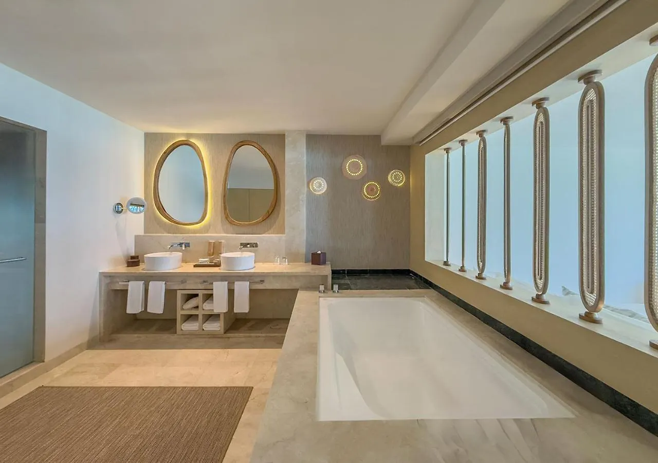 Grand Park Royal Cancún Resort